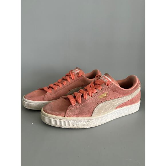 Puma Shoes - Puma Low Top Sneakers Women’s Size 6.5 Pink Suede